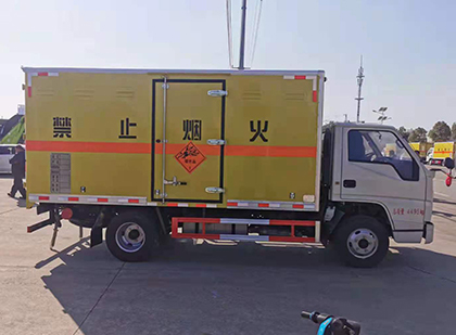青羊爆破器材运输车技术升级与安全合规新趋势